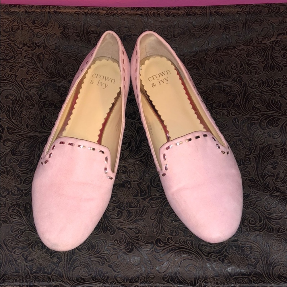 Light pink flats with silver design.